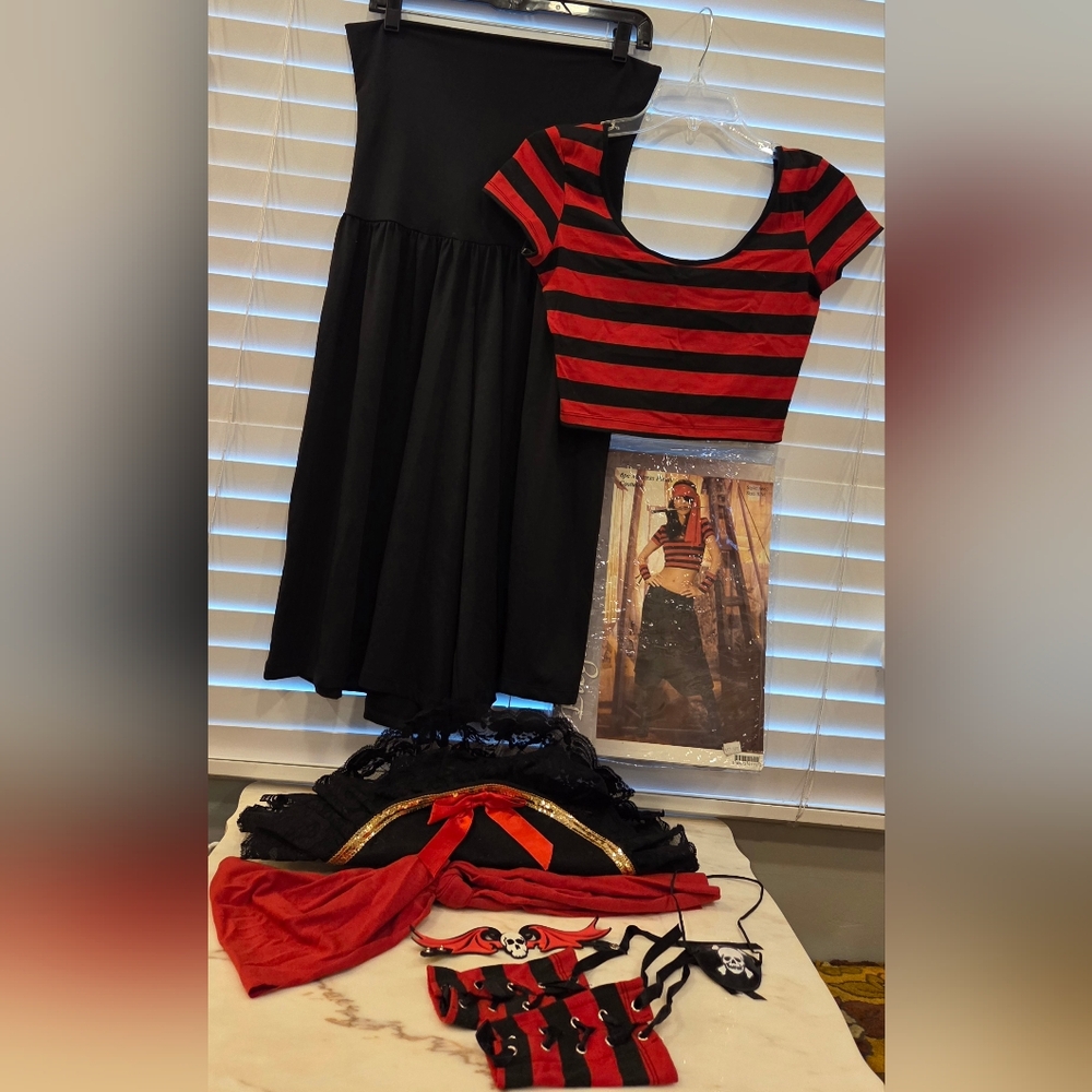 NWT Pirate Costume Set 8 Pieces Sz S/M